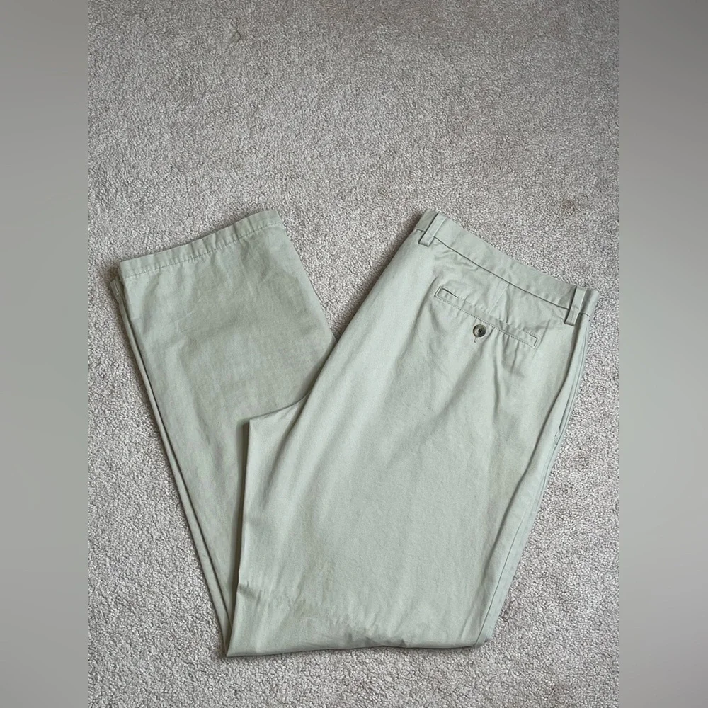 Old Navy Tan Chinos Classic and Comfortable (44x36)